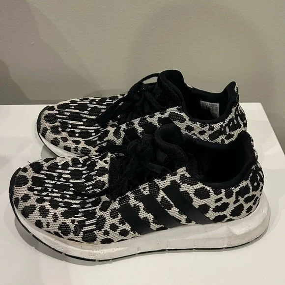 Adidas Swift Run 1.0 Low Top Leopard Sneakers 6.5 Women’s - Picture 3 of 9